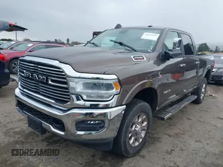 2020 Ram 2500 Laramie z VIN 3C6UR5FL5LG249102, wystawiony jako IAAI lot #41414195 z przebiegiem 42 044 mil mil oraz . Historia ofert i sprzedaży dostępna na DreamBid. Obrazek 17.