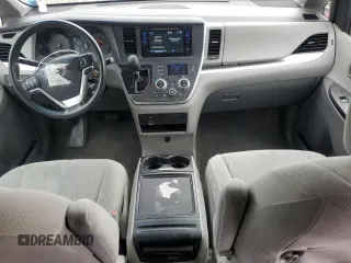 2015 Toyota Sienna LE AAS z VIN 5TDKK3DCXFS590626, wystawiony jako Copart lot #63081115 z przebiegiem 144 933 mil mil oraz Szkoda całkowita • Salvage title. Historia ofert i sprzedaży dostępna na DreamBid. Obrazek 8.