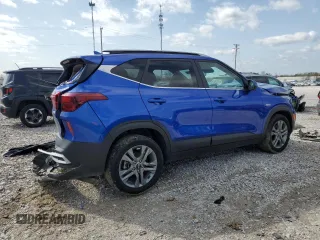 2021 Kia Seltos S z VIN KNDEUCAAXM7133459, wystawiony jako Copart lot #51489435 z przebiegiem 29 476 mil mil oraz Szkoda całkowita • Salvage title. Historia ofert i sprzedaży dostępna na DreamBid. Obrazek 3.
