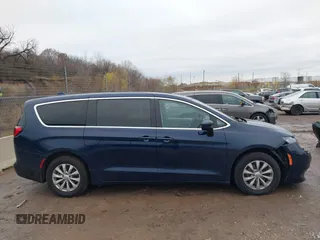 2017 Chrysler Pacifica Touring with VIN 2C4RC1DG3HR592796, listed as a IAAI auction lot 40941158 with 157,291 mi miles and . Bid and sale history available at DreamBid. Image 13.