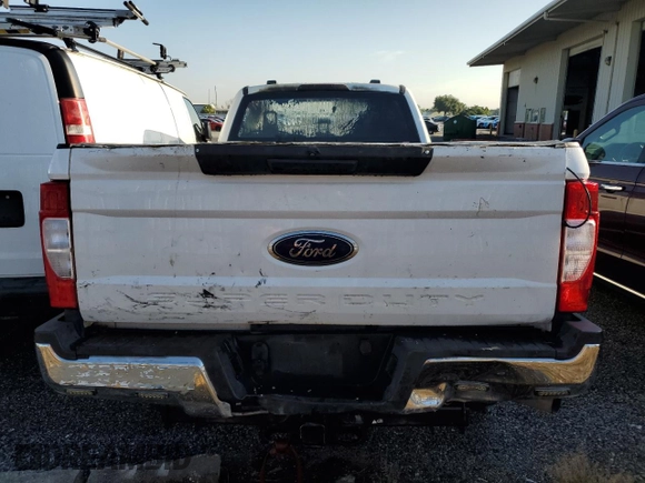 2024 Ford F-250 XL z VIN 1FT7W2BA1REC89162, wystawiony jako Copart lot #57609295 z przebiegiem Nie podano mil oraz Nie do naprawy • Non repairable. Historia ofert i sprzedaży dostępna na DreamBid. Obrazek 6.
