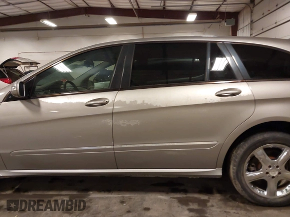 2006 Mercedes-Benz R-Class 3.5L with VIN 4JGCB65E26A030775, listed as a IAAI auction lot 41824593 with 149,889 mi miles. Bid and sale history available at carsss.com. Image 15.
