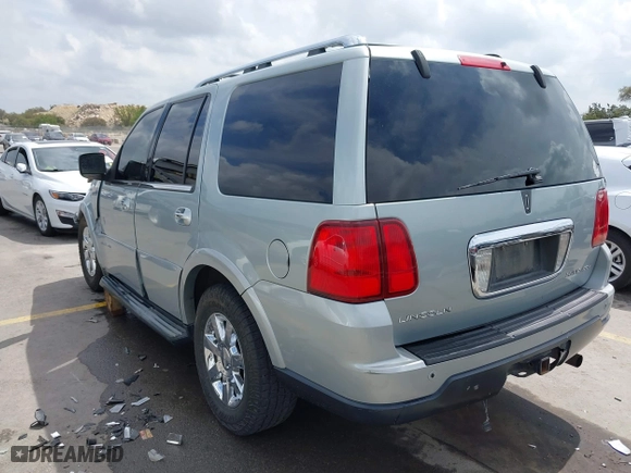 2005 Lincoln Navigator Luxury with VIN 5LMFU27505LJ13960, listed as a IAAI auction lot 41893770 with 1 mi miles. Bid and sale history available at carsss.com. Image 3.