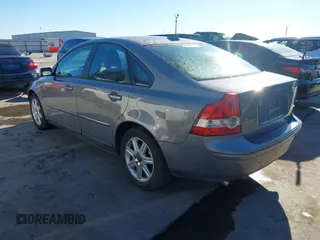 2005 Volvo S40 with VIN YV1MS682352101690, listed as a IAAI auction lot 41381539 with 104,494 mi miles. Bid and sale history available at carsss.com. Image 3.