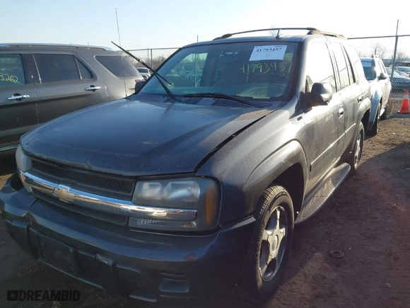 2007 Chevrolet TrailBlazer LT with VIN 1GNDT13S872125992, listed as a IAAI auction lot 41793457 with 183,511 mi miles. Bid and sale history available at carsss.com. Image 2.
