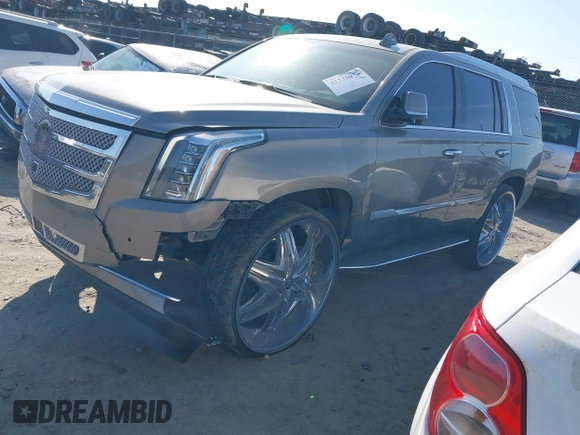 2018 Cadillac Escalade Luxury z VIN 1GYS3BKJ8JR378155, wystawiony jako IAAI lot #41735073 z przebiegiem 97 739 mil mil oraz . Historia ofert i sprzedaży dostępna na DreamBid. Obrazek 2.