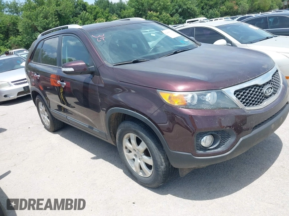 2012 Kia Sorento LX z VIN 5XYKT4A69CG257313, wystawiony jako IAAI lot #42444790 z przebiegiem 125 537 mil mil oraz . Historia ofert i sprzedaży dostępna na DreamBid. Obrazek 1.