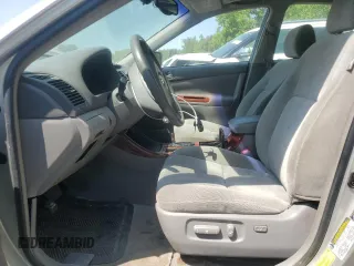 2004 Toyota Camry LE z VIN 4T1BE30K64U887305, wystawiony jako Copart lot #59349925 z przebiegiem 291 527 mil mil oraz Szkoda całkowita • Salvage title. Historia ofert i sprzedaży dostępna na DreamBid. Obrazek 7.