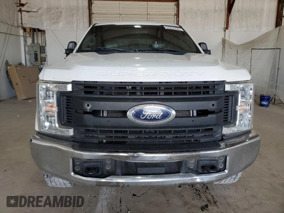 2018 Ford F-250 XL z VIN 1FT7W2B62JED06356, wystawiony jako Copart lot #49495945 z przebiegiem 159 794 mil mil oraz Czysty tytuł • Clean title. Historia ofert i sprzedaży dostępna na DreamBid. Obrazek 5.