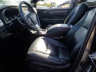 2018 Toyota Highlander Limited z VIN 5TDYZRFH1JS255314, wystawiony jako Copart lot #52329655 z przebiegiem 84 037 mil mil oraz Szkoda całkowita • Salvage title. Historia ofert i sprzedaży dostępna na DreamBid. Obrazek 7.