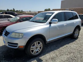 2005 Volkswagen Touareg z VIN WVGCM77L95D014940, wystawiony jako Copart lot #60156795 z przebiegiem 114 551 mil mil oraz Czysty tytuł • Clean title. Historia ofert i sprzedaży dostępna na DreamBid. Obrazek 1.