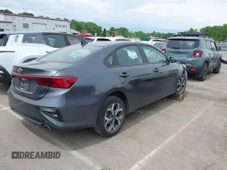 2020 Kia Forte LXS z VIN 3KPF24AD6LE231168, wystawiony jako IAAI lot #42076355 z przebiegiem 45 981 mil mil oraz . Historia ofert i sprzedaży dostępna na DreamBid. Obrazek 4.