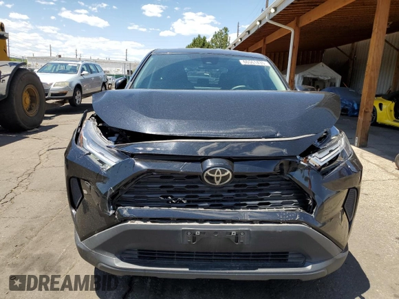 2023 Toyota RAV4 LE z VIN 2T3G1RFV9PC383821, wystawiony jako Copart lot #60561435 z przebiegiem 33 593 mil mil oraz Szkoda całkowita • Salvage title. Historia ofert i sprzedaży dostępna na DreamBid. Obrazek 5.