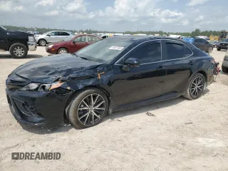 2024 Toyota Camry SE with VIN 4T1T11AK4RU889578, listed as a Copart auction lot 54047385 with 26,991 mi miles and Salvage Title. Bid and sale history available at carsss.com. Image 1.
