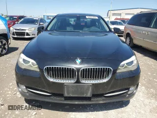 2012 BMW 5 Series 528i xDrive z VIN WBAXH5C56CDW10734, wystawiony jako Copart lot #56601805 z przebiegiem 162 016 mil mil oraz Czysty tytuł • Clean title. Historia ofert i sprzedaży dostępna na DreamBid. Obrazek 5.