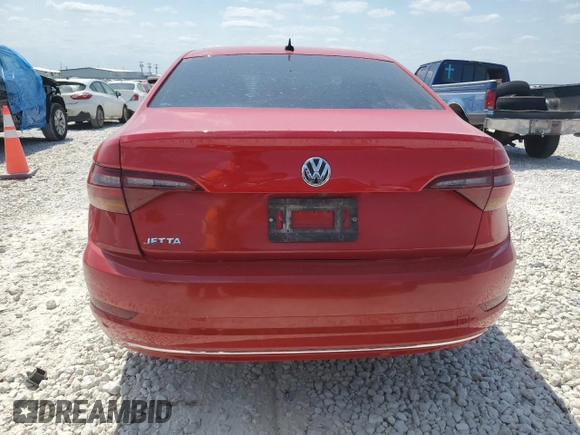 2019 Volkswagen Jetta S z VIN 3VWCB7BU1KM180098, wystawiony jako Copart lot #53572715 z przebiegiem 102 787 mil mil oraz Czysty tytuł • Clean title. Historia ofert i sprzedaży dostępna na DreamBid. Obrazek 6.