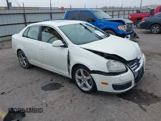 2008 Volkswagen Jetta Sedan SE with VIN 3VWRM71K78M104317, listed as a IAAI auction lot 41653840 with 178,616 mi miles. Bid and sale history available at carsss.com. Image 1.