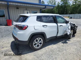 2025 Jeep Compass Sport z VIN 3C4NJDAN5ST505851, wystawiony jako Copart lot #60105775 z przebiegiem 4 062 mil mil oraz Szkoda całkowita • Salvage title. Historia ofert i sprzedaży dostępna na DreamBid. Obrazek 3.
