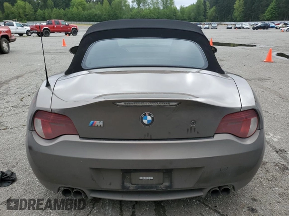 2006 BMW Z4 M z VIN 5UMBT93566LY52187, wystawiony jako Copart lot #54990615 z przebiegiem 88 810 mil mil oraz Szkody całkowita. Historia ofert i sprzedaży dostępna na DreamBid. Obrazek 6.