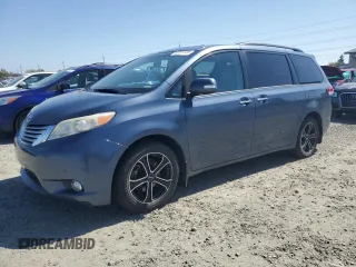 2013 Toyota Sienna XLE z VIN 5TDDK3DC6DS063575, wystawiony jako Copart lot #52725185 z przebiegiem 125 707 mil mil oraz Szkoda całkowita • Salvage title. Historia ofert i sprzedaży dostępna na DreamBid. Obrazek 1.