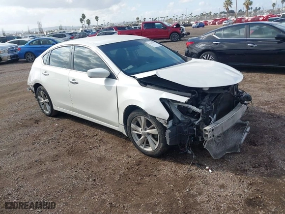 2013 Nissan Altima 2.5 SL with VIN 1N4AL3AP7DN474731, listed as a IAAI auction lot 41439282 with 180,718 mi miles. Bid and sale history available at carsss.com. Image 1.