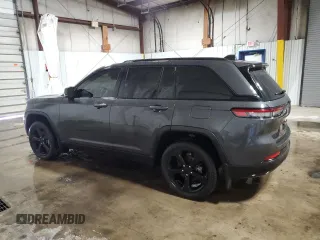 2023 Jeep Grand Cherokee Laredo z VIN 1C4RJHAG7PC620674, wystawiony jako Copart lot #45369315 z przebiegiem 31 754 mil mil oraz Szkoda całkowita • Salvage title. Historia ofert i sprzedaży dostępna na DreamBid. Obrazek 2.