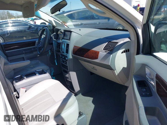 2009 Chrysler Town & Country Touring with VIN 2A8HR54X89R642118, listed as a IAAI auction lot 41844247 with 161,651 mi miles and . Bid and sale history available at DreamBid. Image 5.