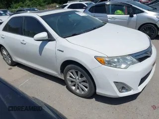 2012 Toyota Camry XLE z VIN 4T1BD1FK5CU001164, wystawiony jako IAAI lot #42030725 z przebiegiem 134 000 mil mil oraz . Historia ofert i sprzedaży dostępna na DreamBid. Obrazek 1.