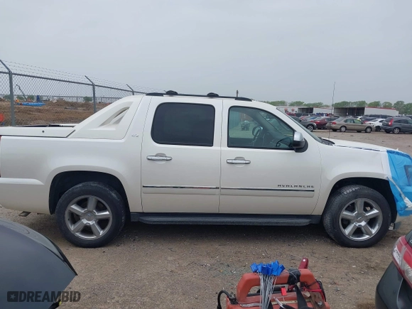2012 Chevrolet Avalanche LTZ with VIN 3GNMCGE04CG103276, listed as a IAAI auction lot 41913522 with 139,633 mi miles. Bid and sale history available at carsss.com. Image 13.