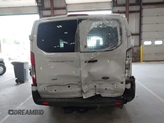 2024 Ford Transit z VIN 1FTYE2Y89RKB18494, wystawiony jako IAAI lot #42445260 z przebiegiem 19 070 mil mil oraz . Historia ofert i sprzedaży dostępna na DreamBid. Obrazek 16.