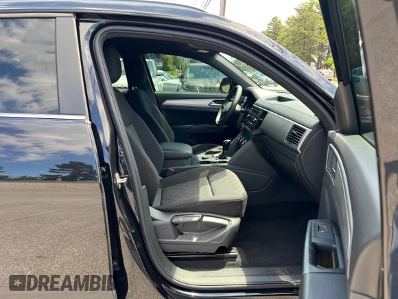 2020 Volkswagen Atlas S with VIN 1V2GC2CA3LC225388, listed as a Copart auction lot 62426205 with 133,709 mi miles and Clean title. Bid and sale history available at DreamBid. Image 5.
