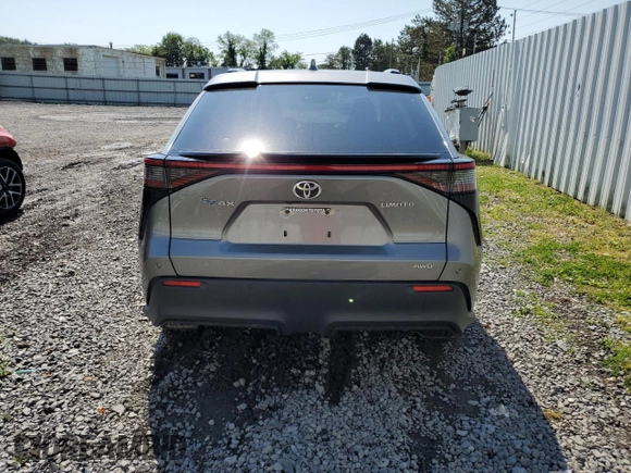 2023 Toyota bZ4X XLE z VIN JTMABACA1PA036308, wystawiony jako Copart lot #55640284 z przebiegiem Nie podano mil oraz . Historia ofert i sprzedaży dostępna na DreamBid. Obrazek 6.