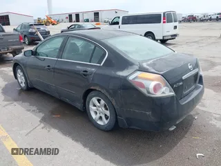 2007 Nissan Altima 2.5 with VIN 1N4AL21EX7C185738, listed as a IAAI auction lot 42117302 with 237,676 mi miles. Bid and sale history available at carsss.com. Image 3.
