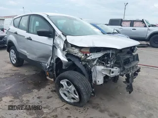 2018 Ford Escape S z VIN 1FMCU0F75JUA54972, wystawiony jako IAAI lot #42482629 z przebiegiem 90 458 mil mil oraz . Historia ofert i sprzedaży dostępna na DreamBid. Obrazek 1.