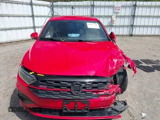 2019 Volkswagen Jetta GLI S z VIN 3VW6T7BU3KM255295, wystawiony jako IAAI lot #42173746 z przebiegiem 63 526 mil mil oraz . Historia ofert i sprzedaży dostępna na DreamBid. Obrazek 12.