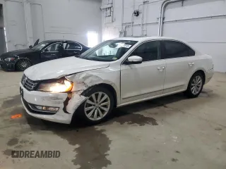 2013 Volkswagen Passat SEL Premium z VIN 1VWCP7A30DC100014, wystawiony jako Copart lot #55271515 z przebiegiem 139 484 mil mil oraz Szkoda całkowita • Salvage title. Historia ofert i sprzedaży dostępna na DreamBid. Obrazek 1.