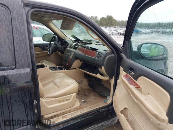 2007 Chevrolet Suburban LT with VIN 3GNFC16J47G118072, listed as a IAAI auction lot 41530035 with Not Provided miles and . Bid and sale history available at DreamBid. Image 5.
