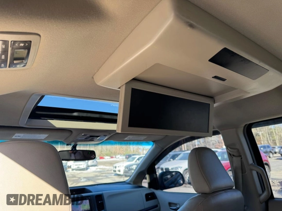 2013 Toyota Sienna XLE with VIN 5TDDK3DC3DS052713, listed as a Copart auction lot 43234125 with 284,884 mi miles and Clean Title. Bid and sale history available at DreamBid. Image 10.