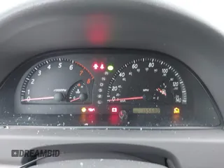 2003 Toyota Camry LE z VIN 4T1BF32K73U055352, wystawiony jako IAAI lot #38989713 z przebiegiem 155 688 mil mil oraz . Historia ofert i sprzedaży dostępna na DreamBid. Obrazek 7.