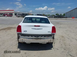 2016 Chrysler 300 C z VIN 2C3CCAEG1GH324603, wystawiony jako IAAI lot #42300938 z przebiegiem 108 997 mil mil oraz . Historia ofert i sprzedaży dostępna na DreamBid. Obrazek 16.