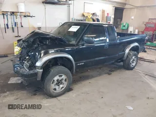 2002 Chevrolet S-10 LS with VIN 1GCCT19W328189054, listed as a IAAI auction lot 41660988 with 217,256 mi miles. Bid and sale history available at carsss.com. Image 17.