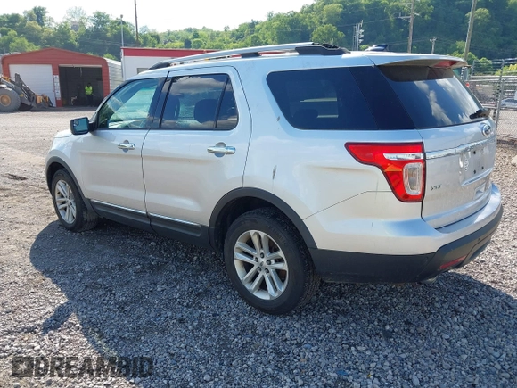 2013 Ford Explorer XLT z VIN 1FM5K8D80DGA20725, wystawiony jako IAAI lot #42270441 z przebiegiem 118 639 mil mil oraz . Historia ofert i sprzedaży dostępna na DreamBid. Obrazek 3.