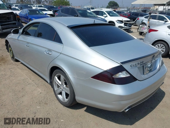 2006 Mercedes-Benz CLS 500 z VIN WDDDJ75X06A021842, wystawiony jako IAAI lot #42473311 z przebiegiem 164 276 mil mil oraz . Historia ofert i sprzedaży dostępna na DreamBid. Obrazek 3.