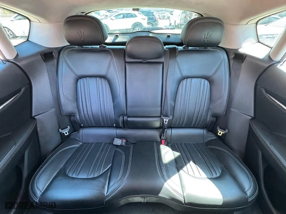 2018 Maserati Levante with VIN ZN661XUA2JX289425, listed as a Copart auction lot 47286635 with NaN miles and Non Repairable. Bid and sale history available at carsss.com. Image 9.