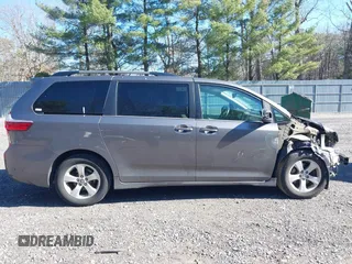 2018 Toyota Sienna LE Auto Access Seat with VIN 5TDKZ3DC4JS925755, listed as a IAAI auction lot 41887172 with 212,921 mi miles. Bid and sale history available at carsss.com. Image 13.