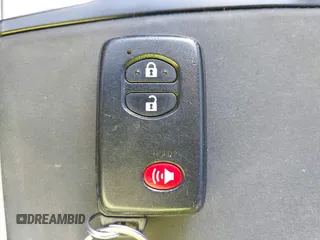 2012 Toyota Prius Two z VIN JTDZN3EU7C3137574, wystawiony jako IAAI lot #42070264 z przebiegiem 107 515 mil mil oraz . Historia ofert i sprzedaży dostępna na DreamBid. Obrazek 11.