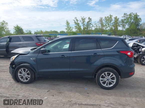 2019 Ford Escape SE z VIN 1FMCU0GD2KUB98923, wystawiony jako IAAI lot #42245972 z przebiegiem 91 193 mil mil oraz . Historia ofert i sprzedaży dostępna na DreamBid. Obrazek 14.