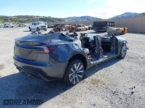 2024 Tesla Model 3 with VIN 5YJ3E1EA0RF772552, listed as a IAAI auction lot 41624656 with 1 mi miles. Bid and sale history available at carsss.com. Image 4.