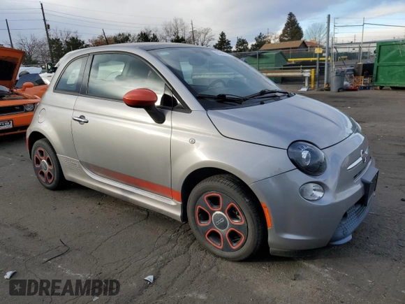 2016 FIAT 500e z VIN 3C3CFFGE5GT155273, wystawiony jako Copart lot #84306784 z przebiegiem 41 909 mil mil oraz Czysty tytuł • Clean title. Historia ofert i sprzedaży dostępna na DreamBid. Obrazek 4.