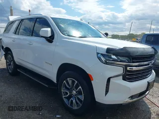 2021 Chevrolet Tahoe LT z VIN 1GNSKNKD1MR441712, wystawiony jako IAAI lot #42342454 z przebiegiem 61 178 mil mil oraz . Historia ofert i sprzedaży dostępna na DreamBid. Obrazek 1.